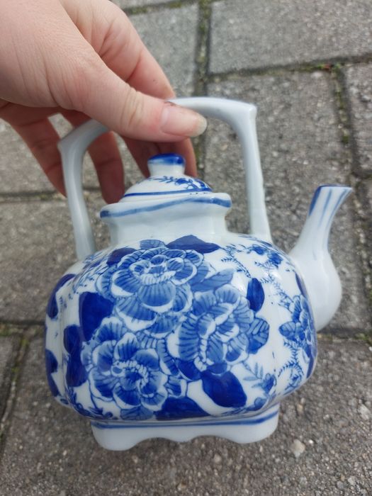 Bule azul em bom estado