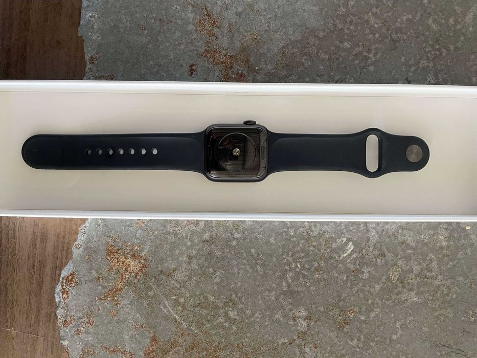 Apple Watch SE GPS 40mm Space Gray (A2351) - com todos os acessórios