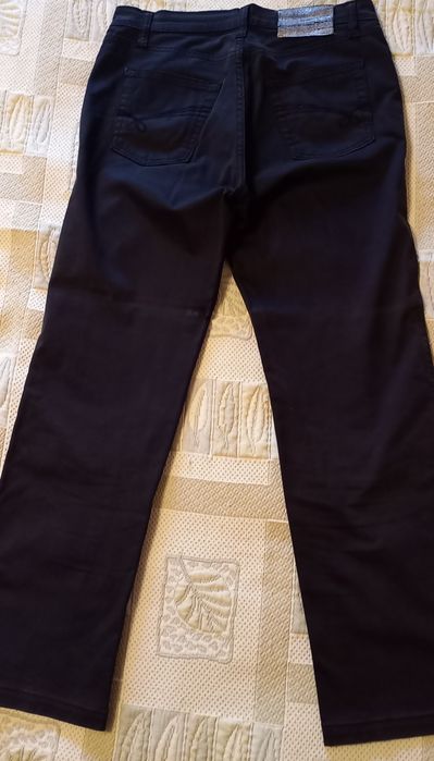 2 Calças clássicas de verão (1 preta e 1 creme)