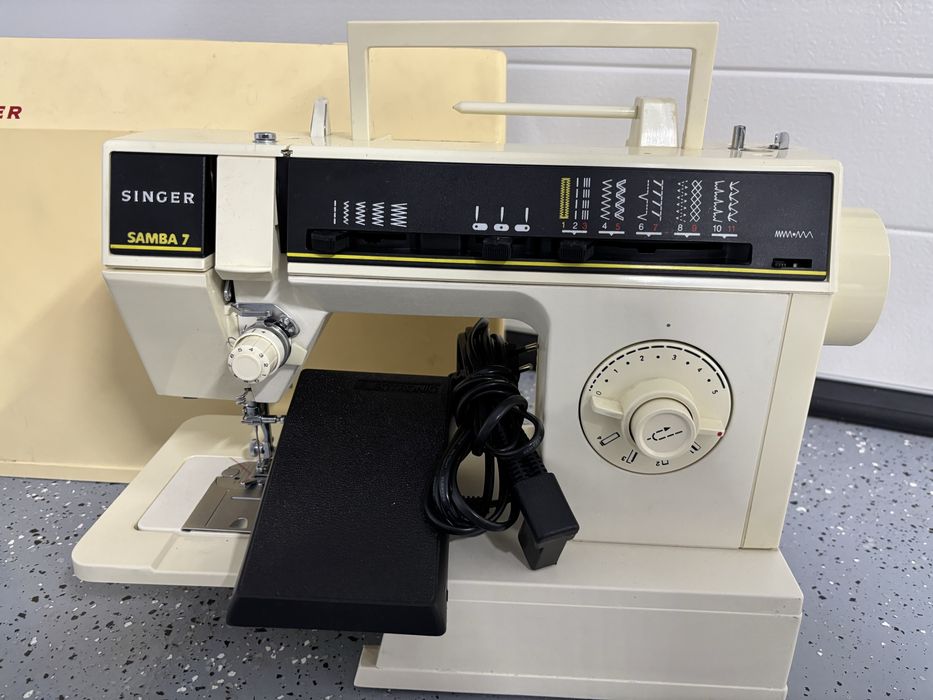 Cała metalowa  maszyna do szycia