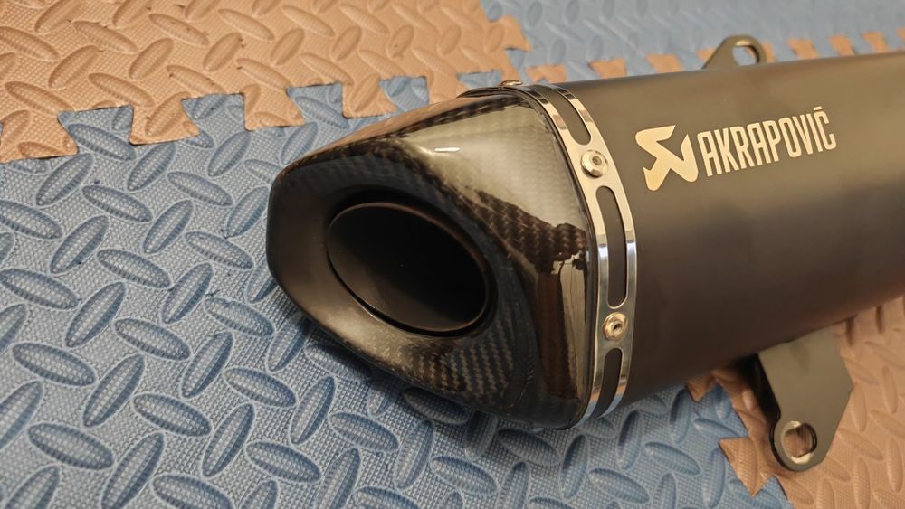 Vendo escape akrapovic para Honda Adv 350  2025