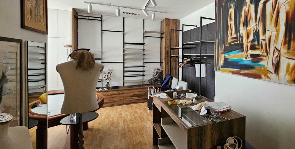 Módulos de arrumação, balcão de vendas e mesa de ótima qualidade