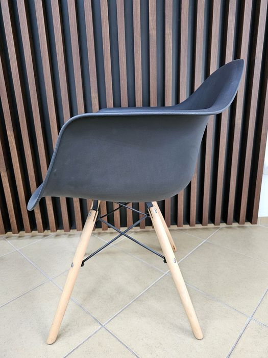 Czarne krzesło DAW MILANO DESIGN 211WF