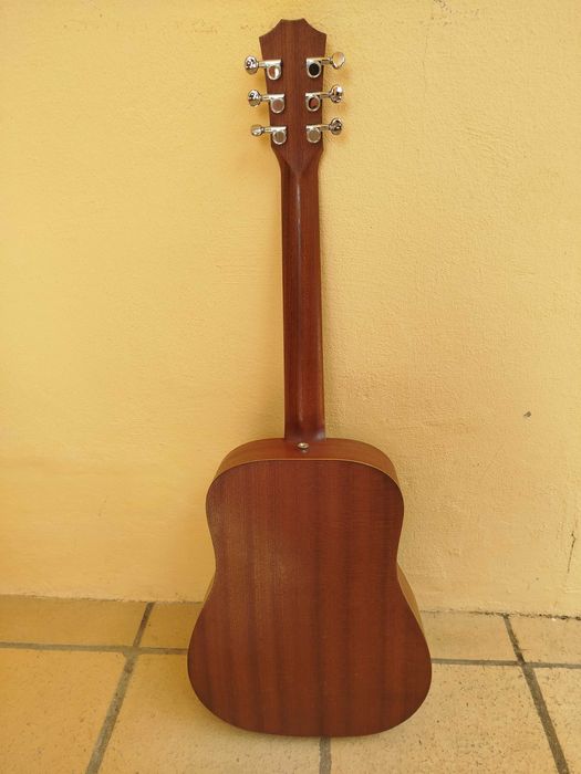 Guitarra Taylor Baby