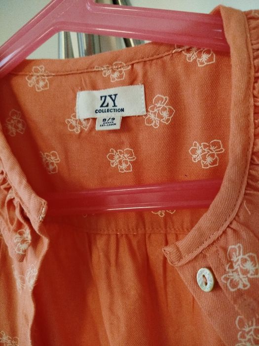 Camisa laranja menina