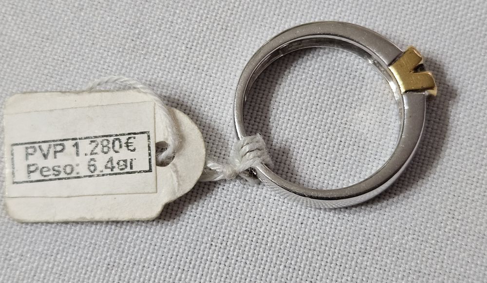 Anel em ouro com diamante