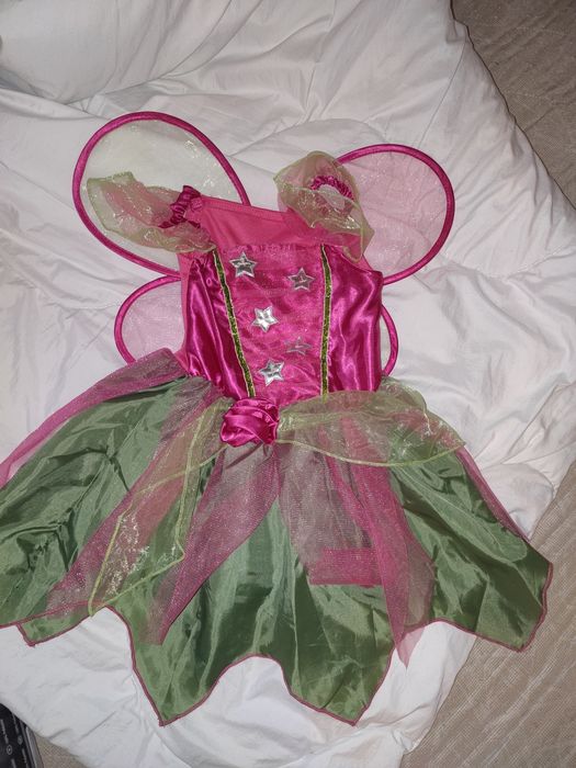 Sukienka ze skrzydełkami na karnawał