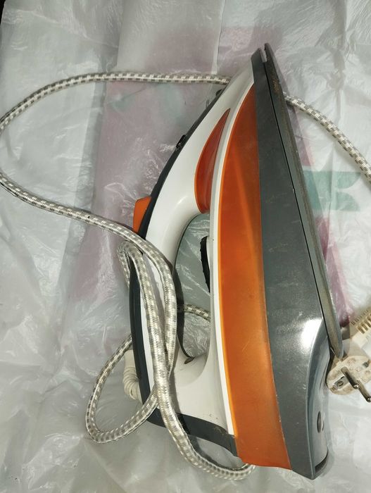 Утюг праска з керамічною підошвою Magio (MG-134).