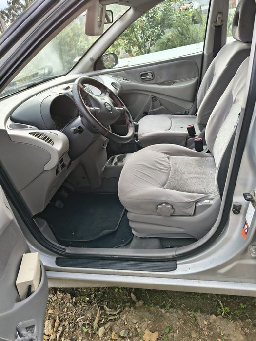 Vendo Nissan Tino 1.8
