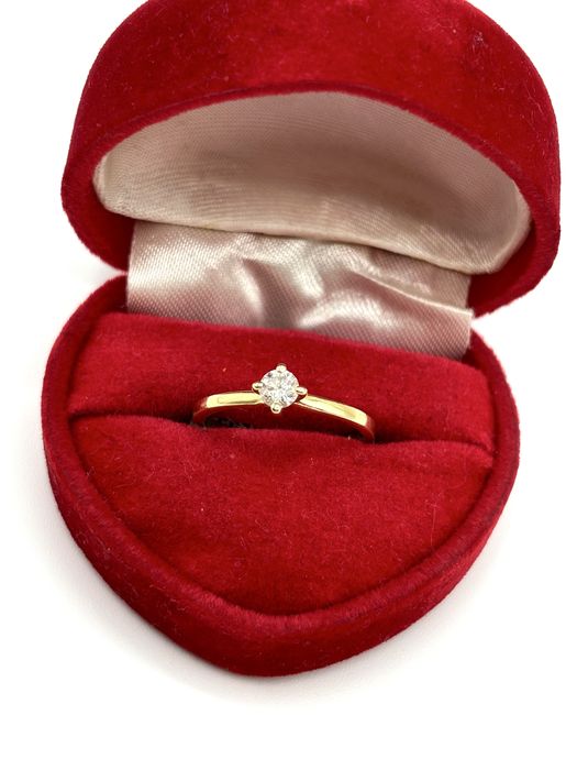 Złoty pierścionek z brylantem 0,20 ct zaręczynowy