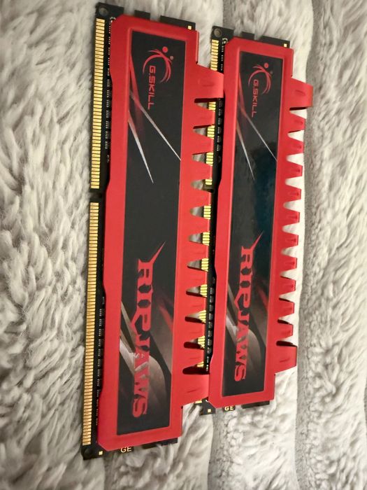 Відеокарта 1050ti(1800 грн) і оперативна памʼять g skill на 8 ГБ(600)