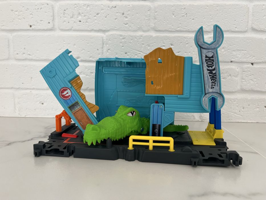 Hot wheels атака крокодила