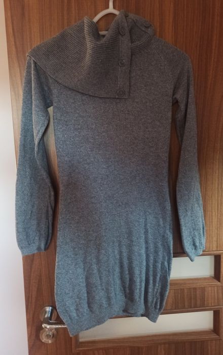 Sweter Reserved z wywijanym kołnierzem
