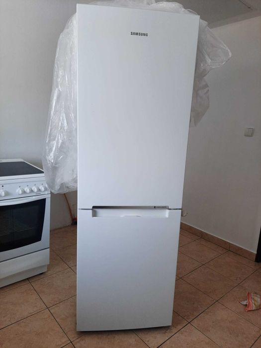 Lodówka biała wysoka samsung mc4a