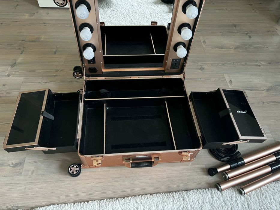 Kuferek kosmetyczny, toaletka