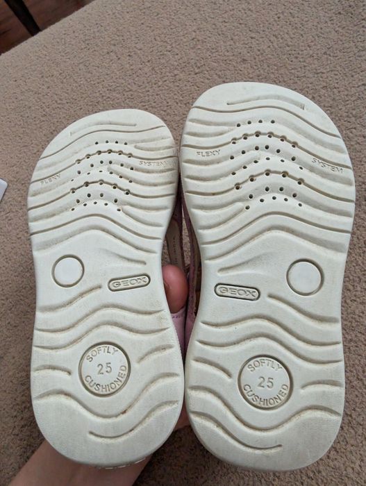Sandały dla dziewczynki GEOX MACCHIA FIRST STEP różowe rozmiar 25 wkładka 15,8 cm
