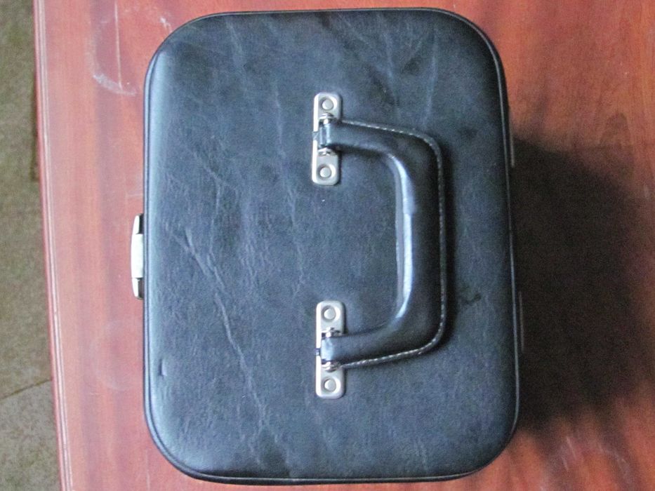 Kuferek na kosmetyki i bizuterie