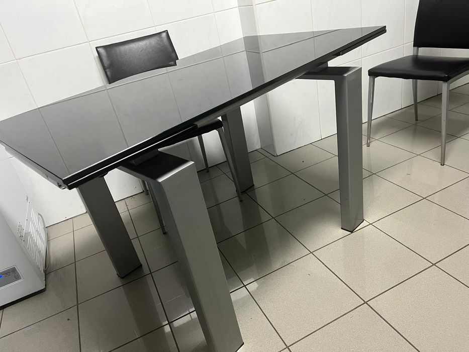 Mesa de cozinha + 4 cadeiras