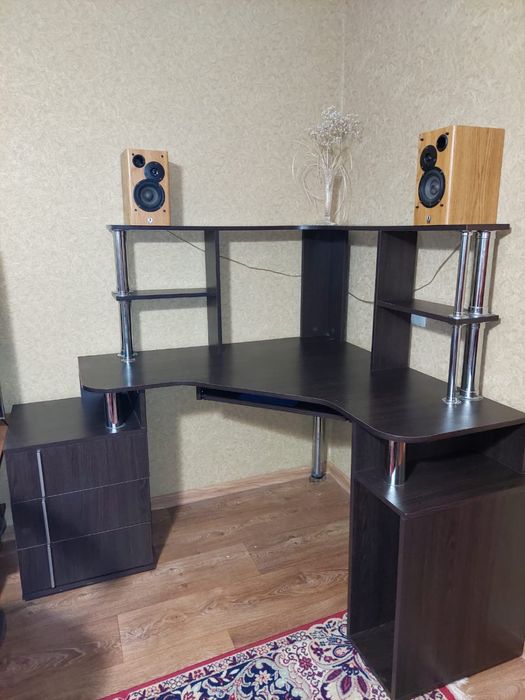 Стол компьютерный