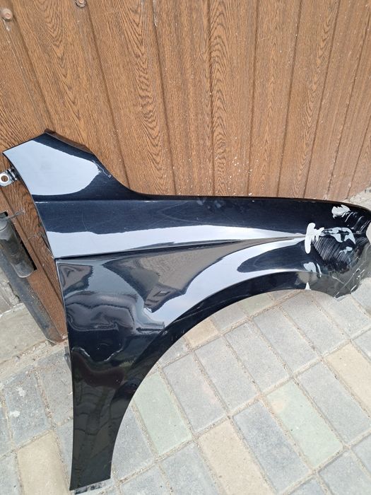 Крило LC9X праве переднє пасат б  7
