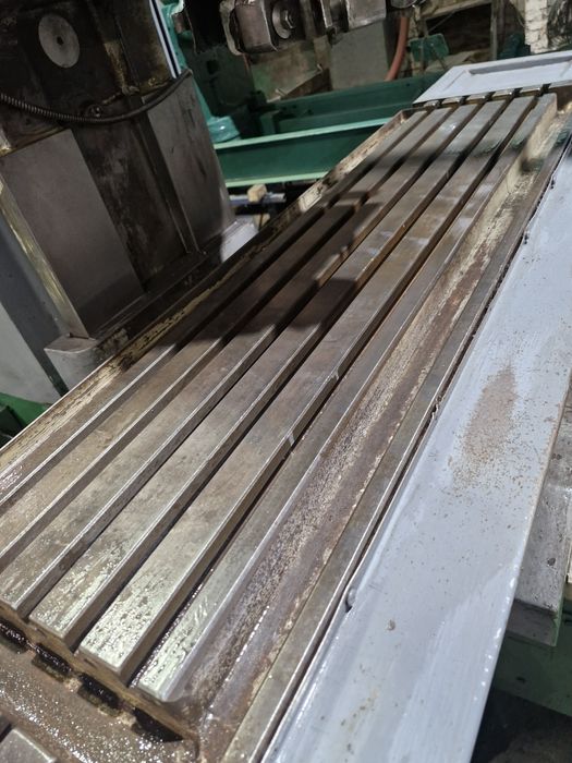 FSS 400E  Вертикально фрезерный станок (аналог 6Р13, 6Т13)