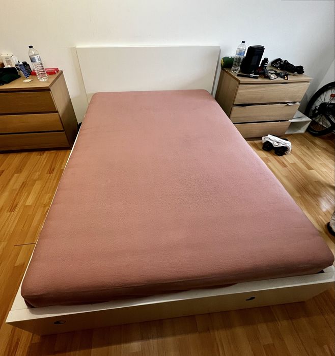 Cama malm com colchão e gavetas
