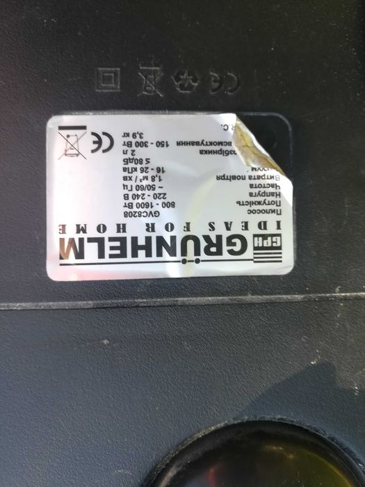 Продаю под ремонт пылесос " Grunhelm GVC8208 ", 1600 Вт