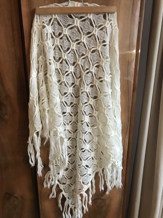 Chusta szara lub kremowa