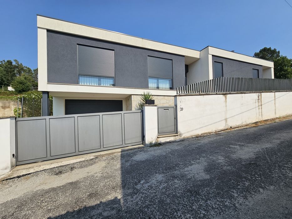Moradia T3+1 com jardim e piscina