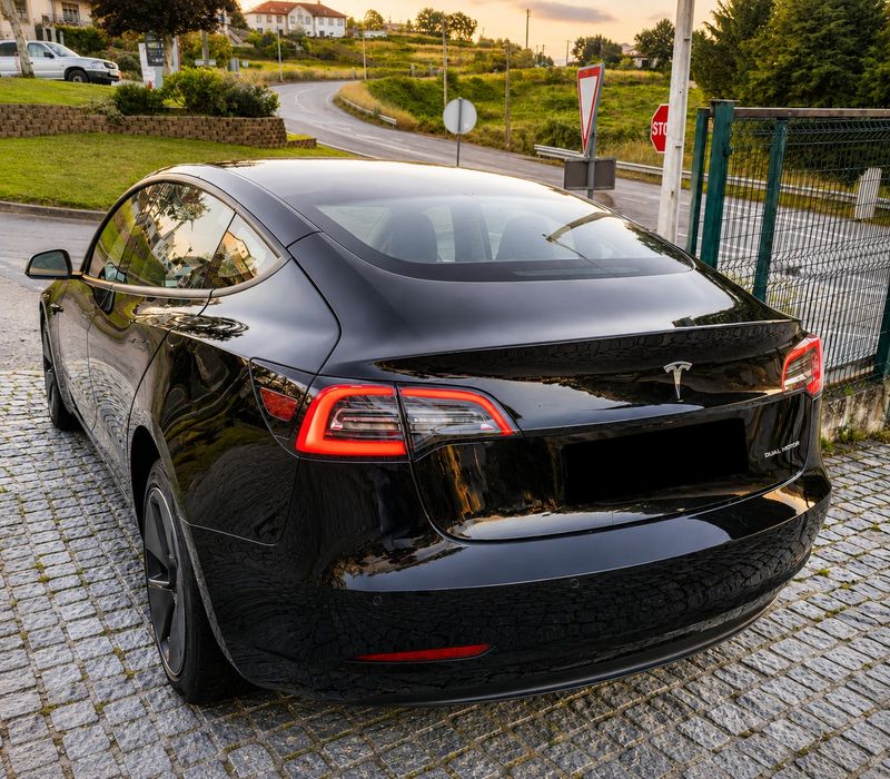 Tesla Model 3 — fotografia 3