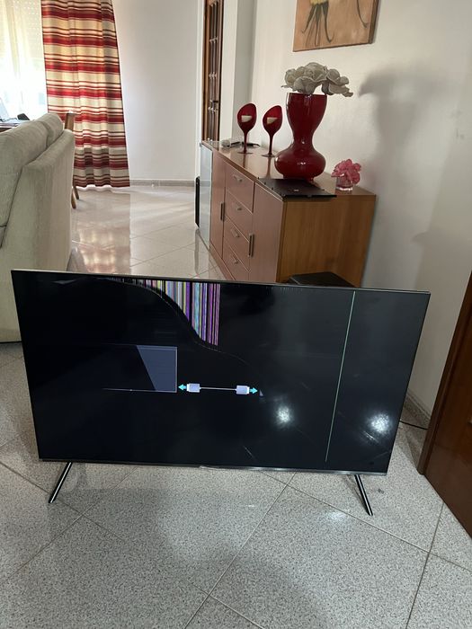 Samsung Smart TV 49" t4K UHD – Para Peças ou Reparação