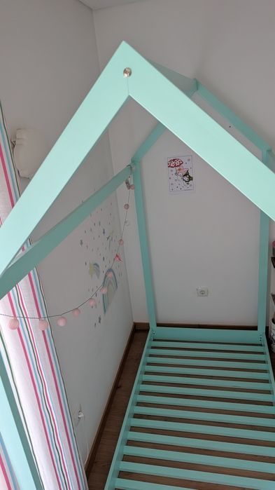 Cama infantil casinha 90x200 com estrado – excelente estado