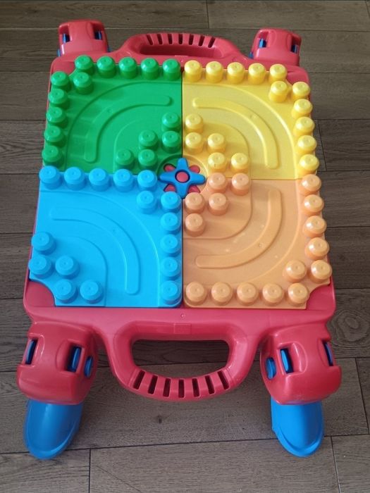 Stolik Mega Block plus klocki