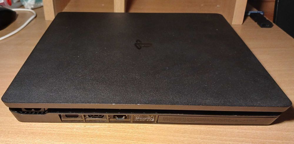 PS4 Slim 1TB в ідеальному стані + 5 ігор у комплекті