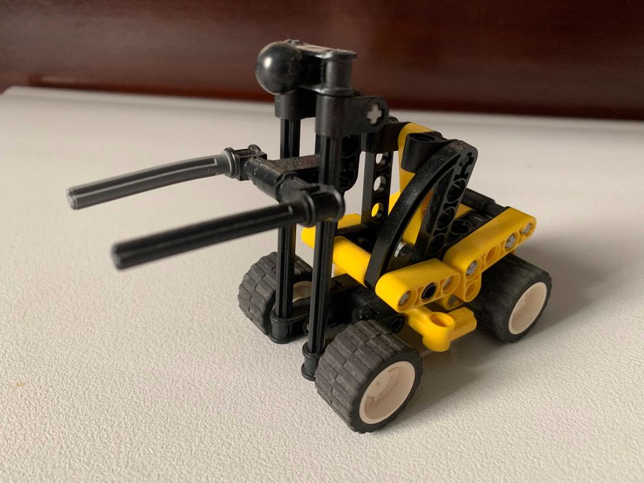 LEGO 8441: Forklift / Empilhadora + manual