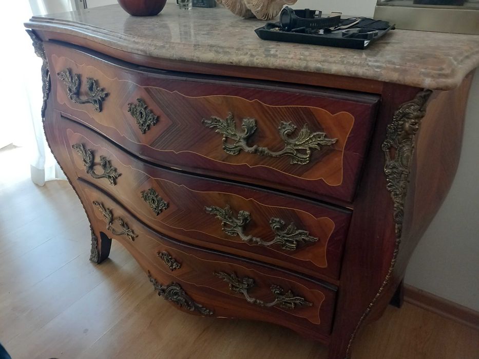 Comoda estilo Luis XV