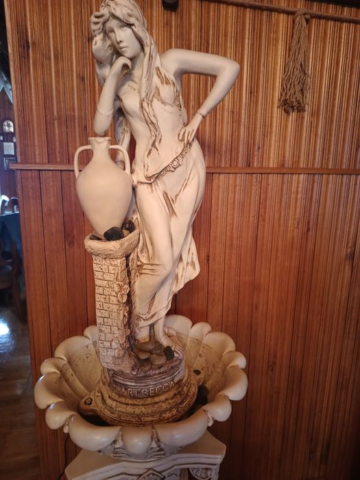 Продам скульптуру Rebecca