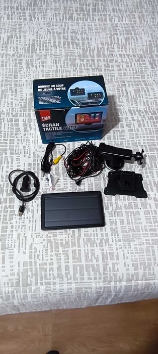 Ecrã tátil automóvel com câmara