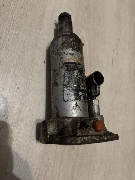 Podnośnik słupkowy hudrauliczny