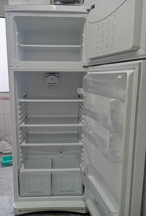 Frigorifico com congelador 415L branco  FUNCIONANDO