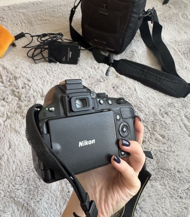 Фотоопарат NIKON D5100