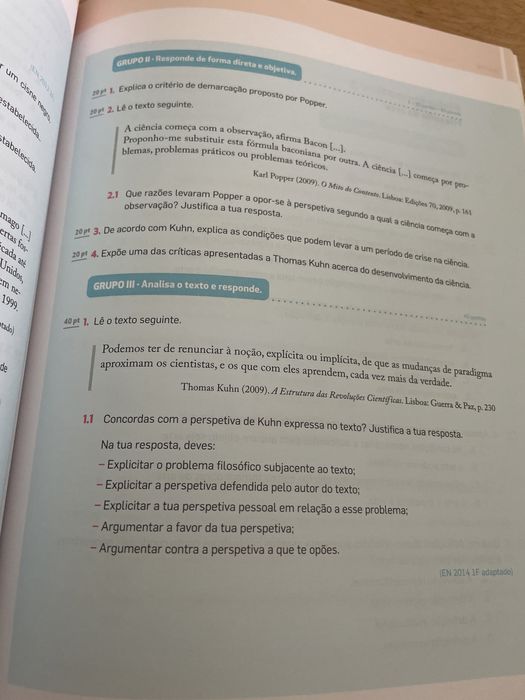 Caderno de estudante de filosofia de 11.ºano