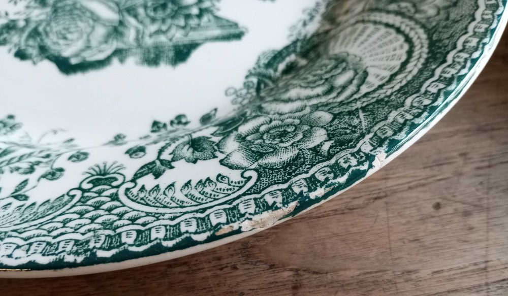 Antigos pratos em faiança Sacavém motivo Alcobaça verde