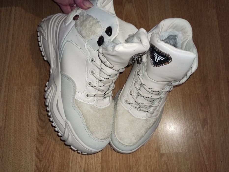 Жіночі зимові кросівки, молочні