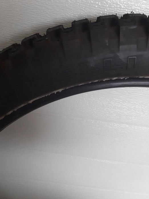 Pneus para moto ou ciclomotor