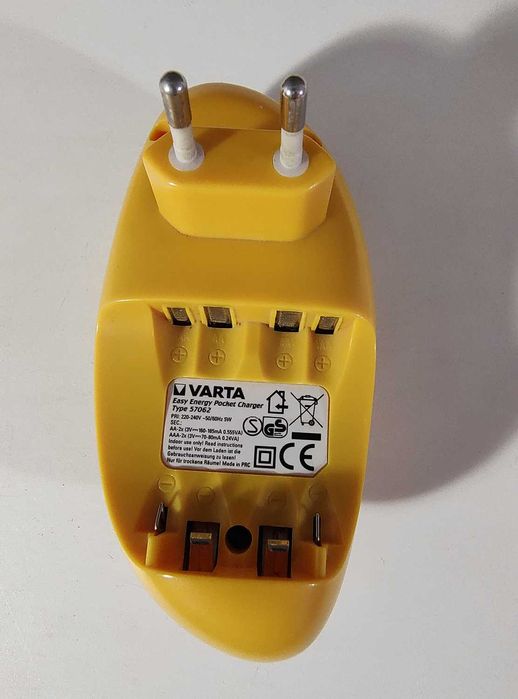 Зарядка Varta для акумуляторів AA та AAA
