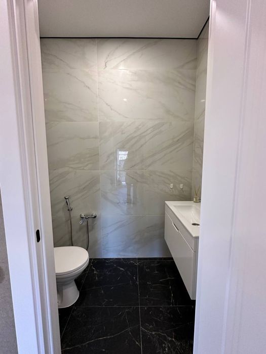 Будинок біля озера з новим ремонтом на 6 сотках. Два види опалення !