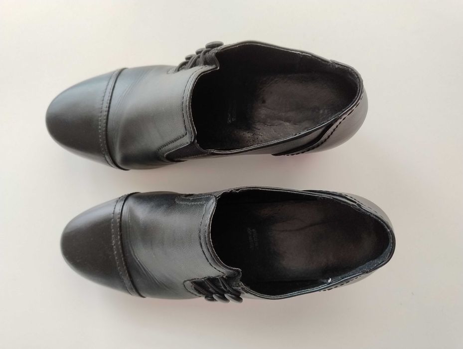 Czarne skórzane półbuty Easy Street Deichmann