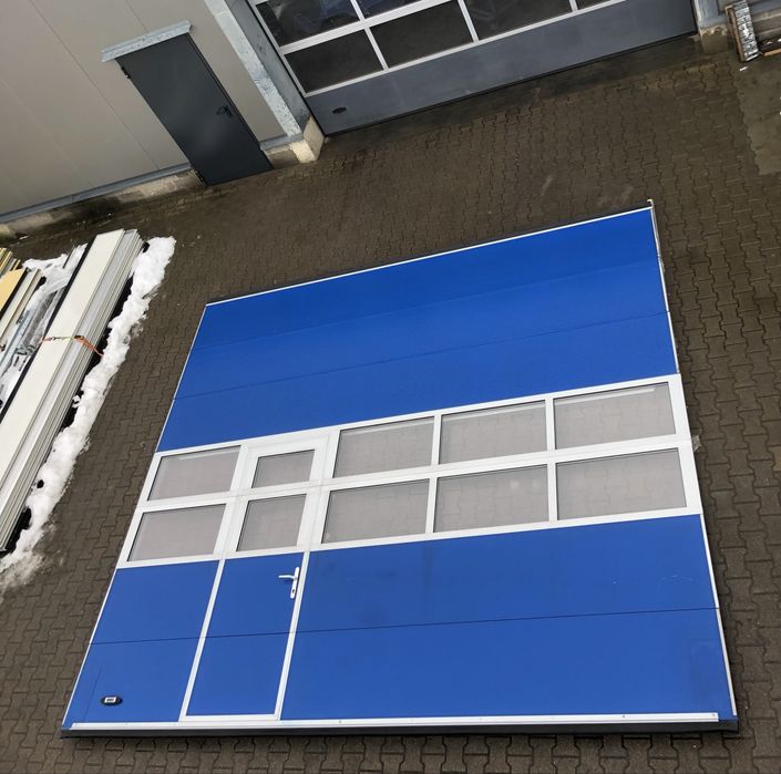 Brama 480 x 420 z drzwiami panelowa segmentowa garażowa przemysłowa