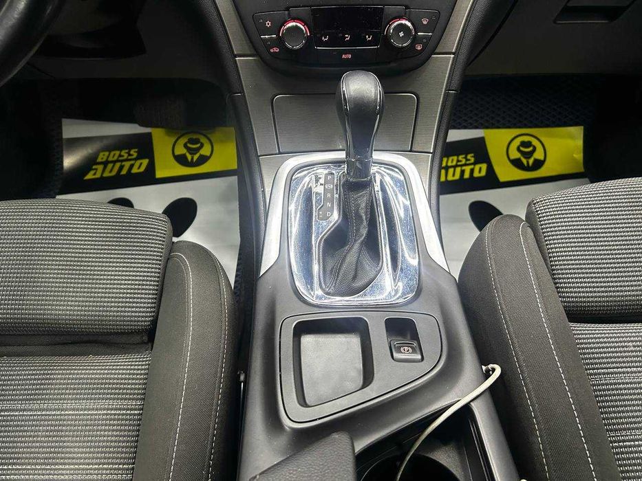 Opel Insignia Sports Tourer 2011